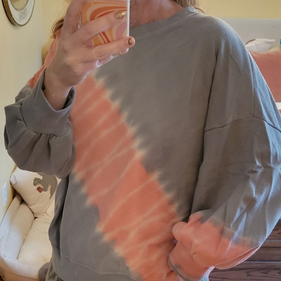 Tye dye off the shoulder sweatshirt - Picture 10 of 10